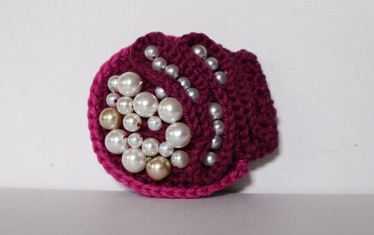 Brož Bordó detail | BROŽE HÁČKOVANÉ