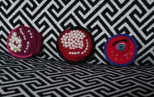 Tři brože | BROŽE HÁČKOVANÉ